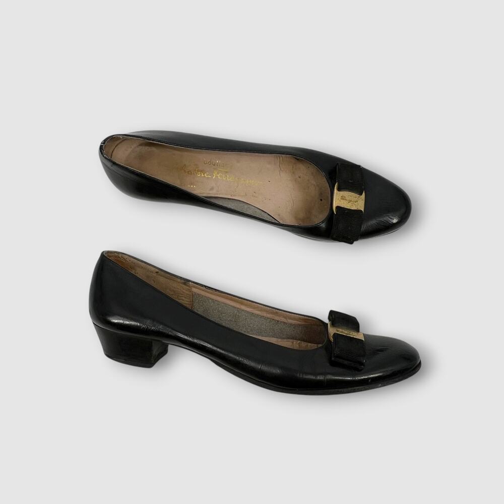Vintage Salvatore Ferragamo Vara Black Leather Bow Low Heel Gold Logo Size 9
